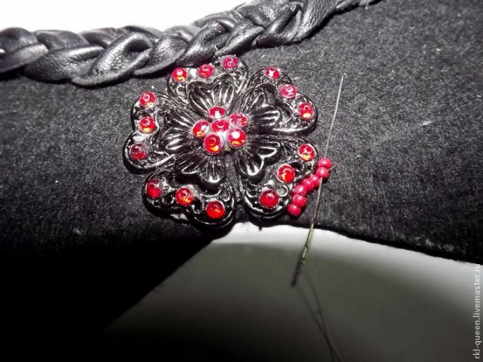 ​Создаем вышитое бисером колье "Воротничок" с элементами кожи: часть 2