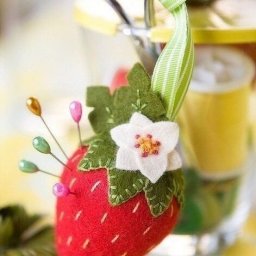 Шьем клубнички-игольницы