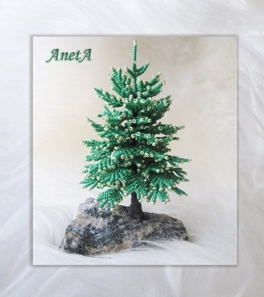 ​Плетём новогоднюю ёлочку из бисера