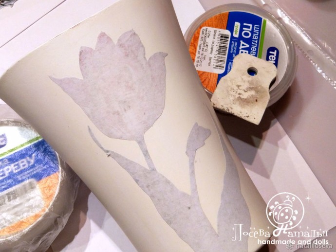 ​Декорируем пластиковую вазу имитацией фарфора и росписи