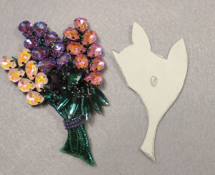 Вышиваем брошь "Люпин" из стразов, канители и бисера: часть 2