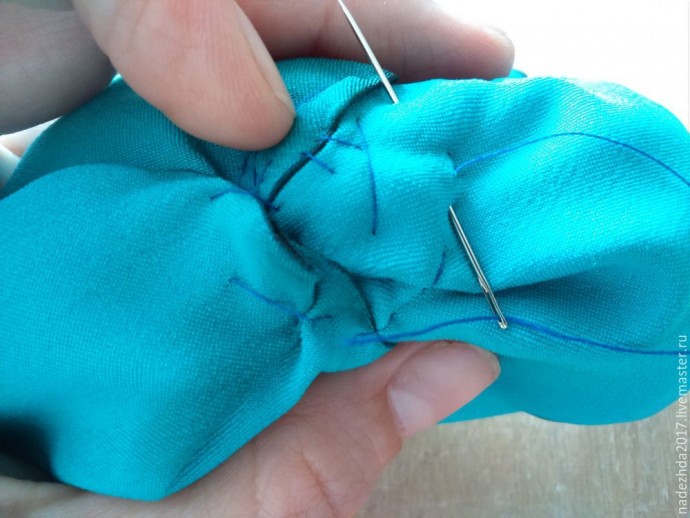 Создаем брошь-цветок из эластичного атласа: часть 1