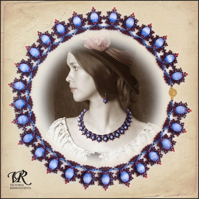 Колье с бусинами имитирующими самоцветы