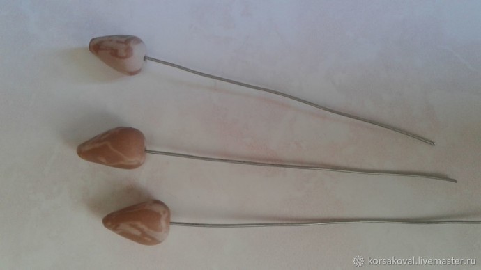 ​Создаем брошь "Букет двухцветных роз": часть 2