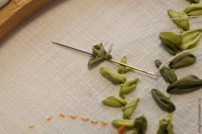 Вышиваем лентами композицию со свечой Вышиваем лентами композицию со свечой