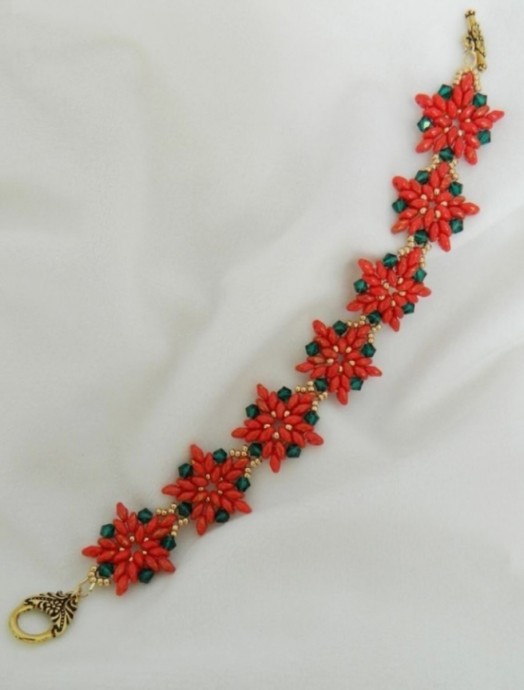 Новогодний цветок: пуансеттия из бусин супердуо и бисера