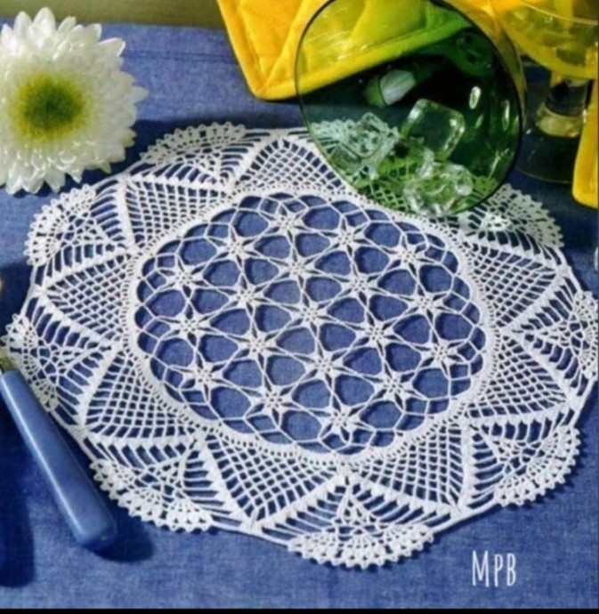 Кружевная салфетка