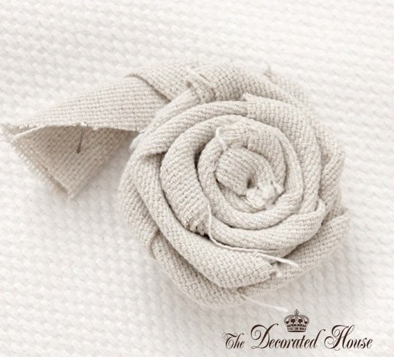 Мастерим брошь-цветок из мешковины