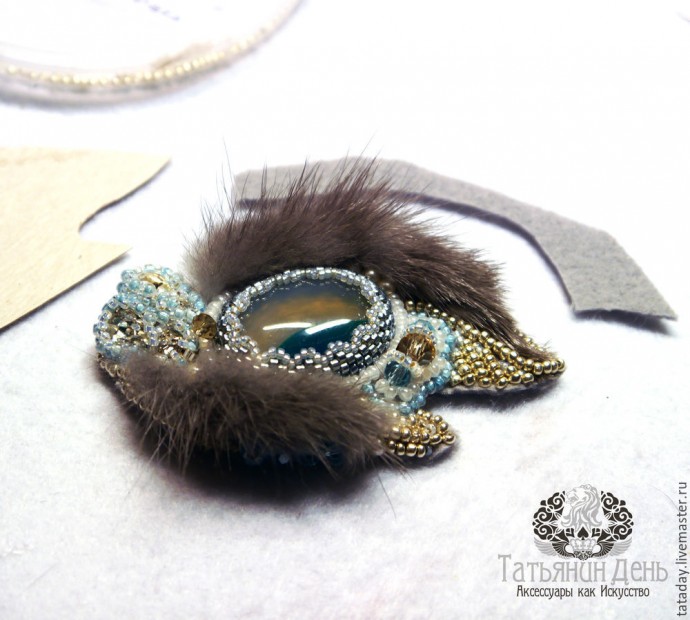 Создаем шикарную зимнюю брошь с мехом: часть 3