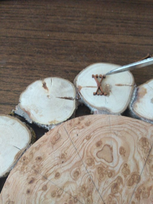 ​Делаем оригинальные деревянные часы из спилов: часть 6