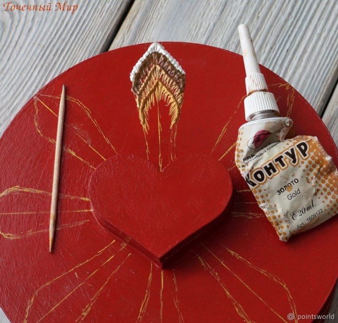 Процесс создания оригинальной шкатулки в технике контурной росписи: часть 2