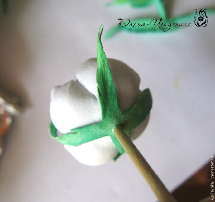 Декорируем свечу для семейного очага с цветами из фоамирана: часть 3