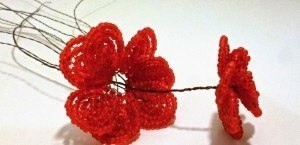 Гвоздики из бисера