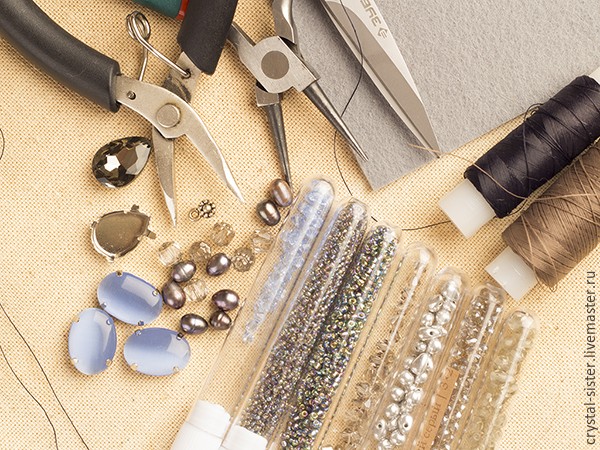 Рельеф и цветовой рефлекс: создаем изящные серьги за пару часов