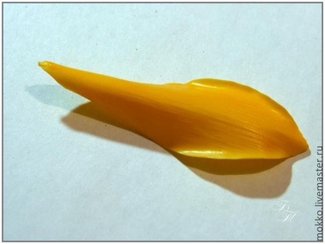 ​Тонировка цветов из полимерной глины масляными красками: часть 2