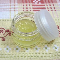 Медовый скраб для губ