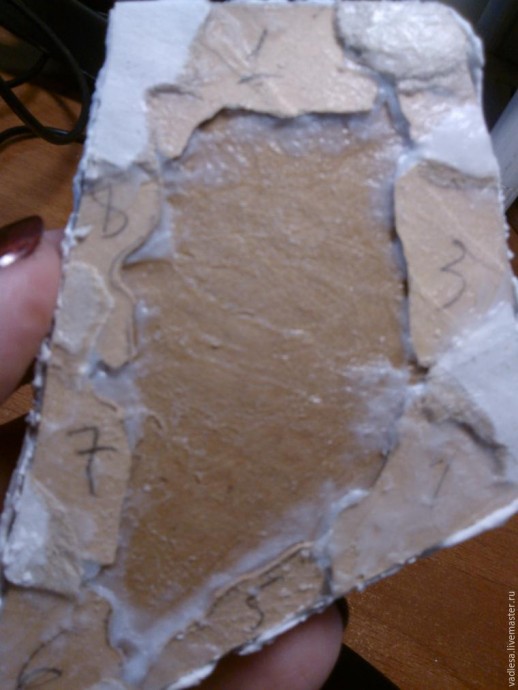 Создаем "каменную" подвеску из картона