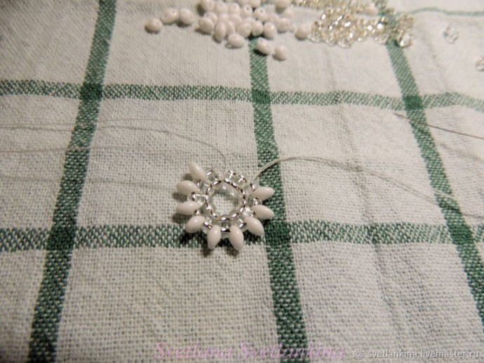 Зимний вальс из бисера и твина Зимний вальс из бисера и твина