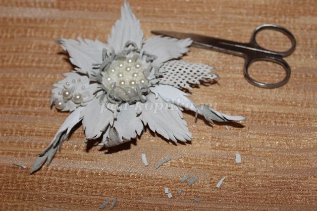 Брошь из обрезков натуральной кожи: мастер-класс, часть 4