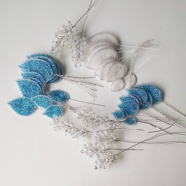 Новогодняя композиция из бисера и рубки