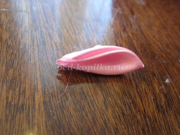 Цветок из атласных лент: мастер-класс, часть 1 Цветок из атласных лент: мастер-класс, часть 1