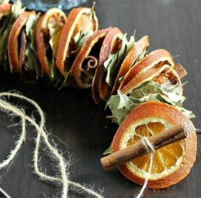 ​Гирлянды из засушенных фруктов