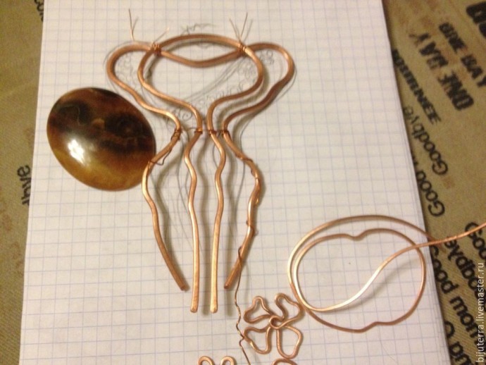 ​Изготавливаем украшение для волос: медный гребень с симбирцитом, часть 1