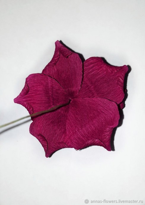 ​Мастерим красивую розу из гофрированной бумаги: часть 3