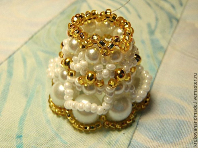 Делаем милого ангелочка из бисера: часть 3