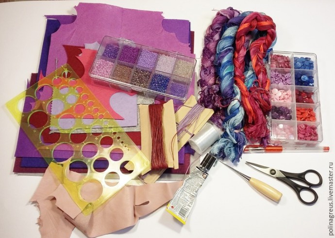 Этюд в малиновых тонах: фетровое колье