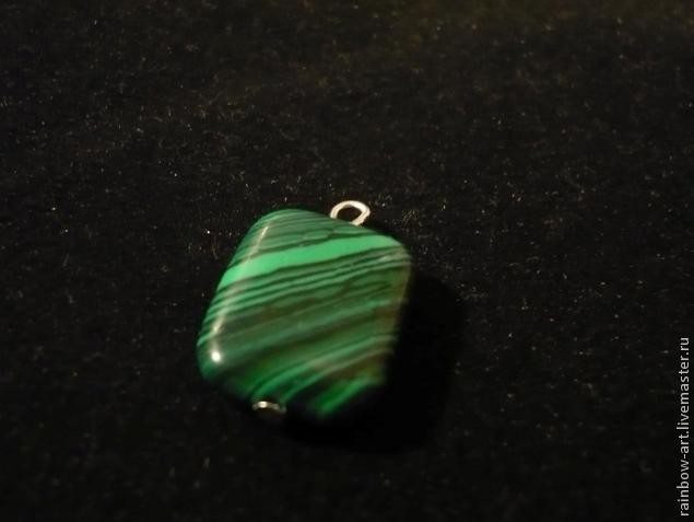 Вышитый бисером кулон "Подкова": часть 3