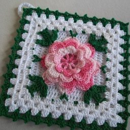 Бабушкин квадрат с цветком