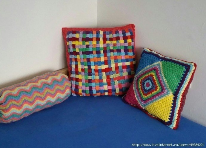 ​Подушка из остатков пряжи
