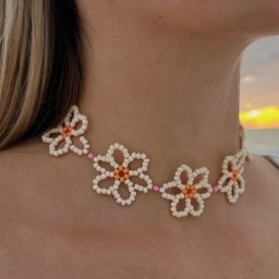 ​Простой цветок из бисера