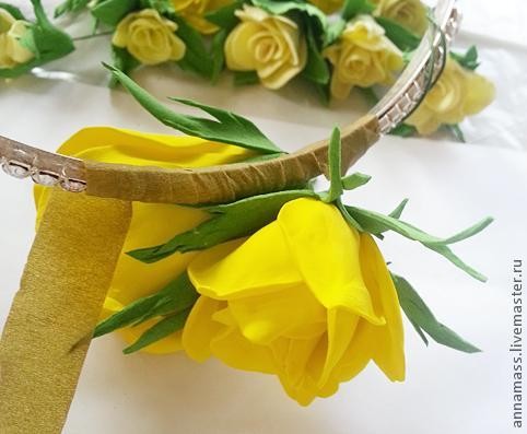 Цветы из фоамирана на ободке