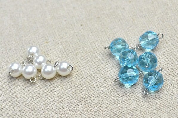 Интересный кулон в голубой гамме