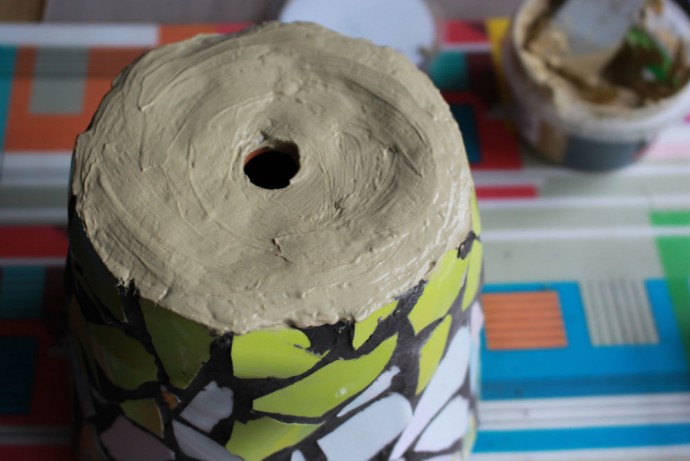 Декор цветочного горшочка мозаикой из битой посуды: часть 4 Декор цветочного горшочка мозаикой из битой посуды: часть 4