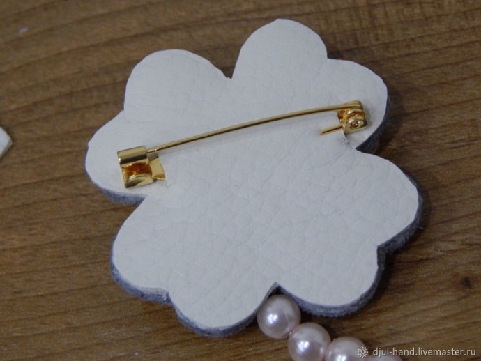 ​Создание броши "Клевер" из бисера: мастер-класс, часть 4