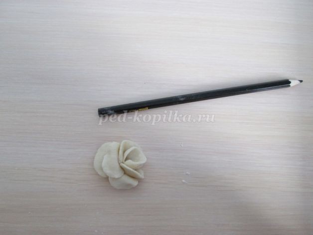 Панно из соленого теста и бисера "Пшеничные розы": мастер-класс, часть 3