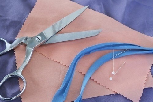 Обработка припусков швов косой бейкой