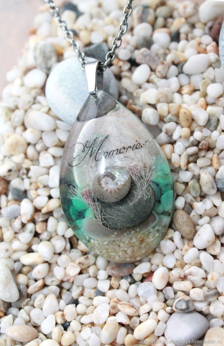 ​Подвески с галькой и песком