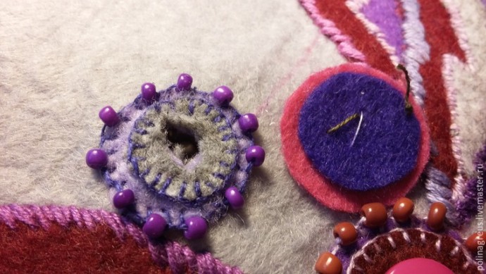 Этюд в малиновых тонах: фетровое колье