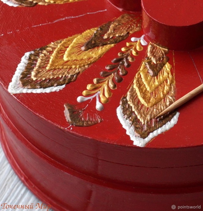 Процесс создания оригинальной шкатулки в технике контурной росписи: часть 2