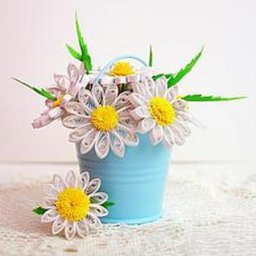 Делаем в технике квиллинга интерьерную композицию из ромашек