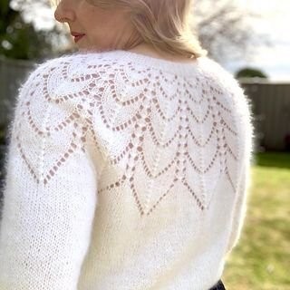 Круглая кокетка спицами Круглая кокетка спицами