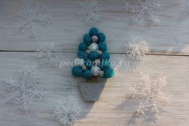 Ёлочка магнит на холодильник из сизаля