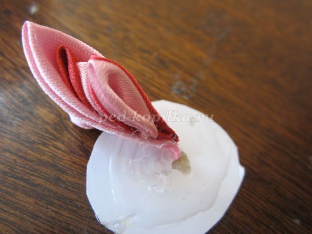 Цветок из атласных лент: мастер-класс, часть 2 Цветок из атласных лент: мастер-класс, часть 2