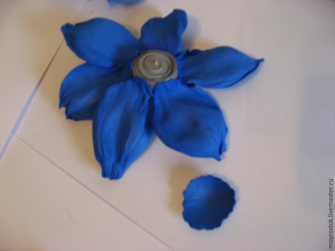 Делаем фантазийный цветок из фоамирана: часть 2