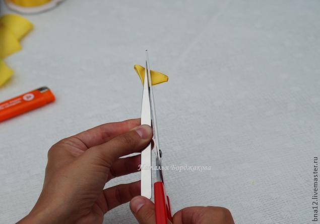 Учимся делать узкий лепесток в технике канзаши: часть 2