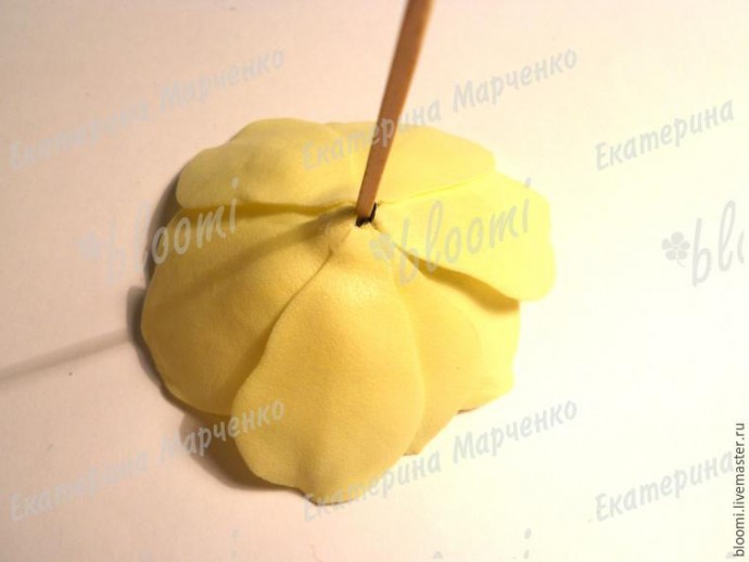 Делаем брошь с анемоной и цинерарией